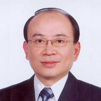 主任-何明德